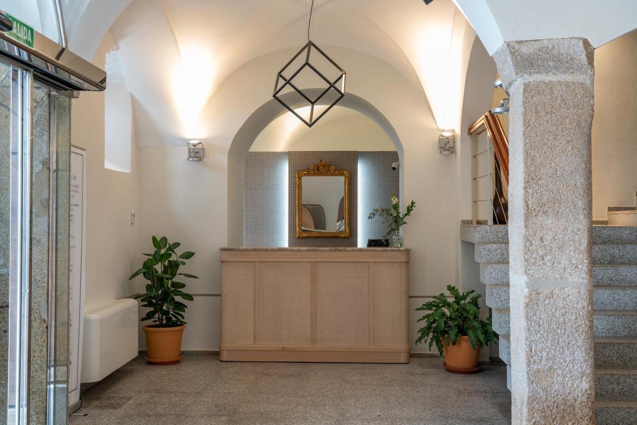 Hospes Palacio De Arenales & Spa Caces Exterior foto Reception