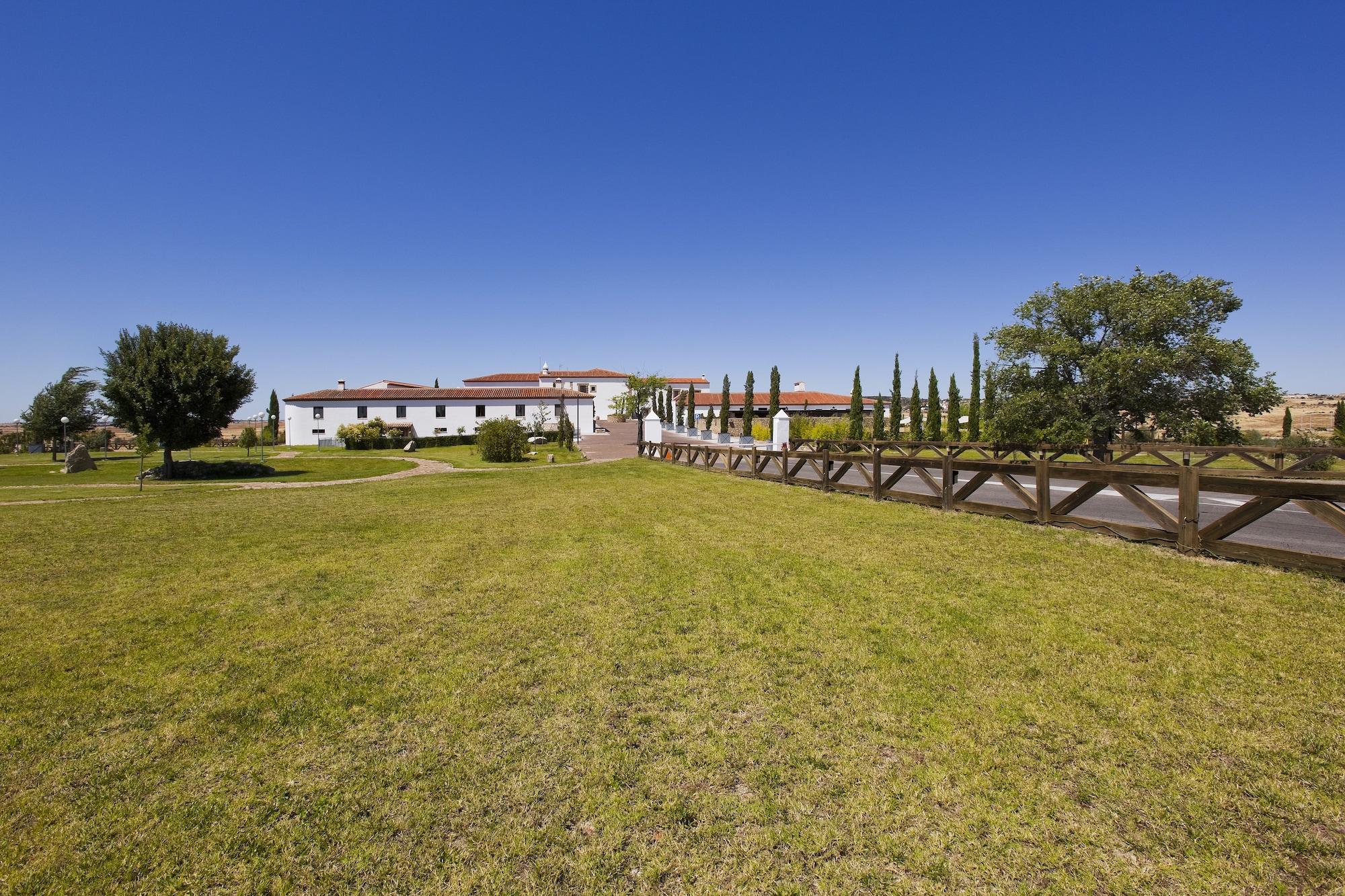 Hospes Palacio De Arenales & Spa Caces Exterior foto The Pousada de Óbidos, where the album was recorded