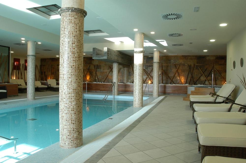 Hospes Palacio De Arenales & Spa Caces Exterior foto Spa